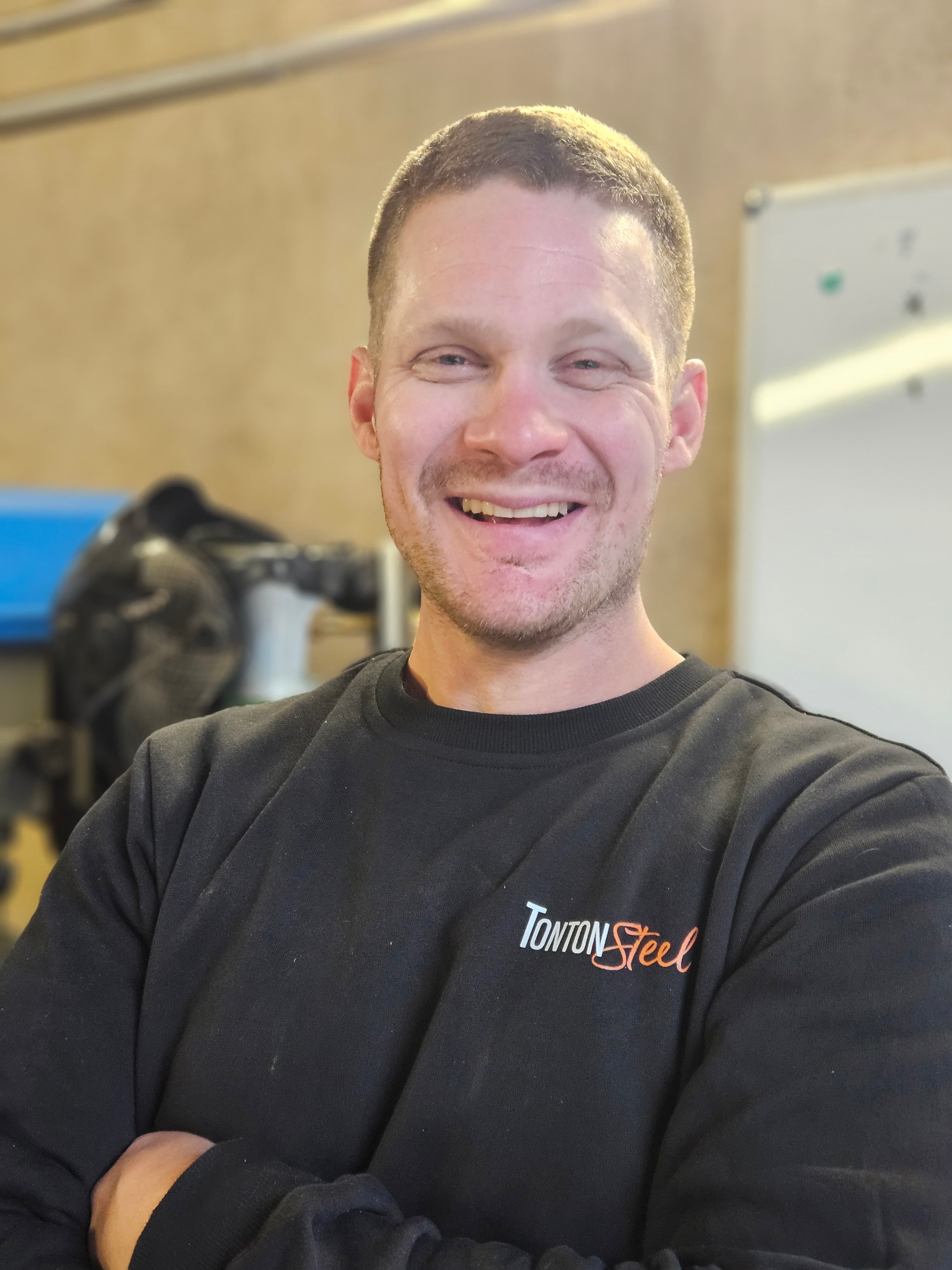 Julien ROUY, fondateur et artisan métallier de Tonton Steel à Saint-Laurent-d'Agny dans le Rhône