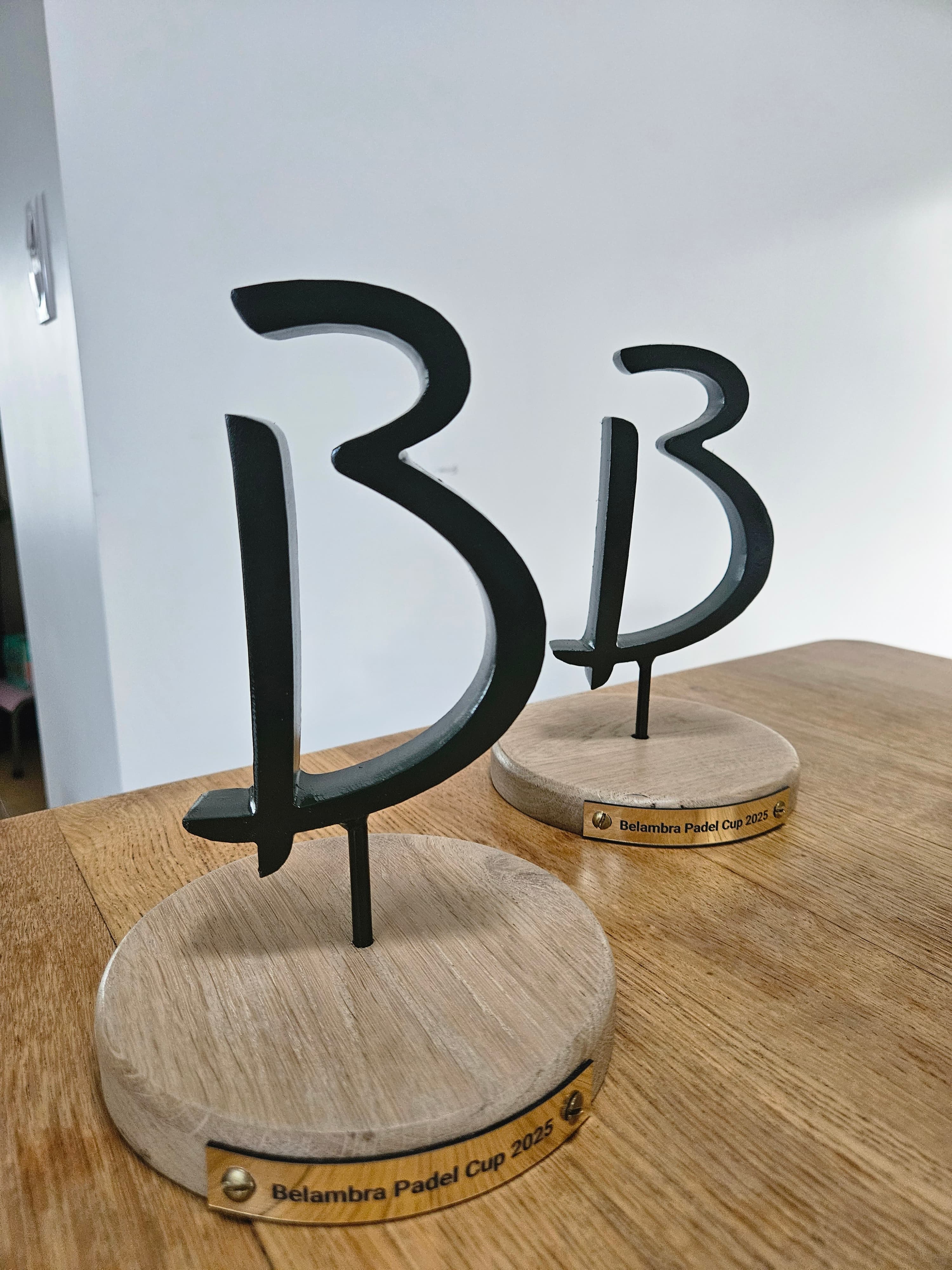 Trophées acier sur mesure découpés et assemblés par Tonton Steel – Belambra Padel Cup 2025